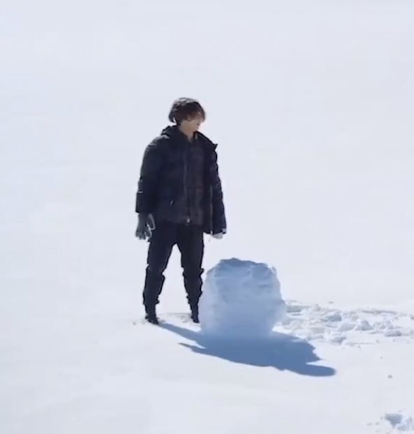 his ᶠᵉᵉᵗˢ please </3
