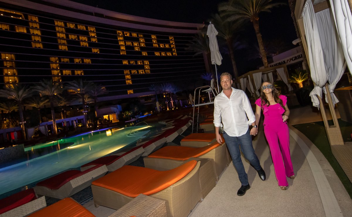 redrockcasino's tweet photo. Spoiler alert: She said yes 💍

📸: @erikkabik https://t.co/fGWXaaYxej