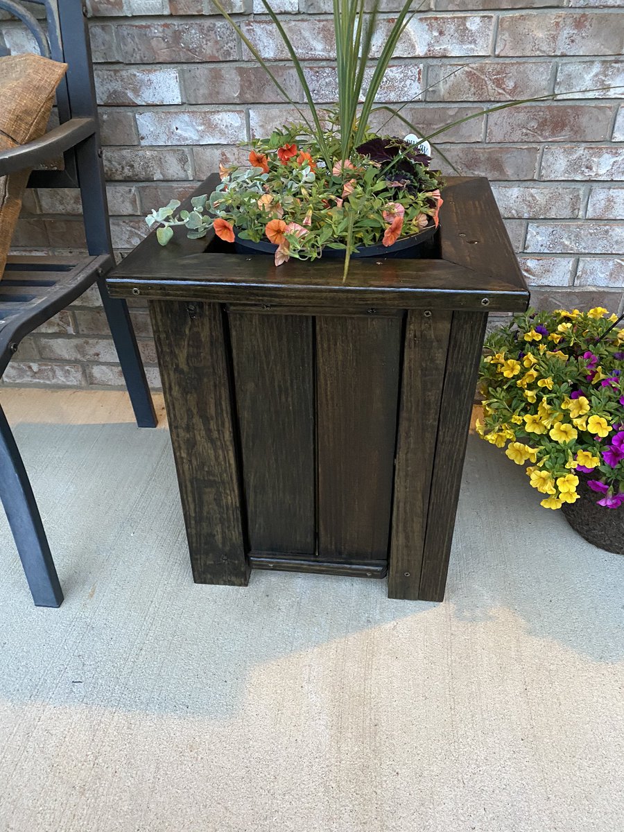 klknr25's tweet photo. Fun quarantine project! Finally stained the planter boxes from @WesclinIndustr1 and planted the flowers! ❤️🌺 #wesclinwarriors https://t.co/s0YjUuyybu