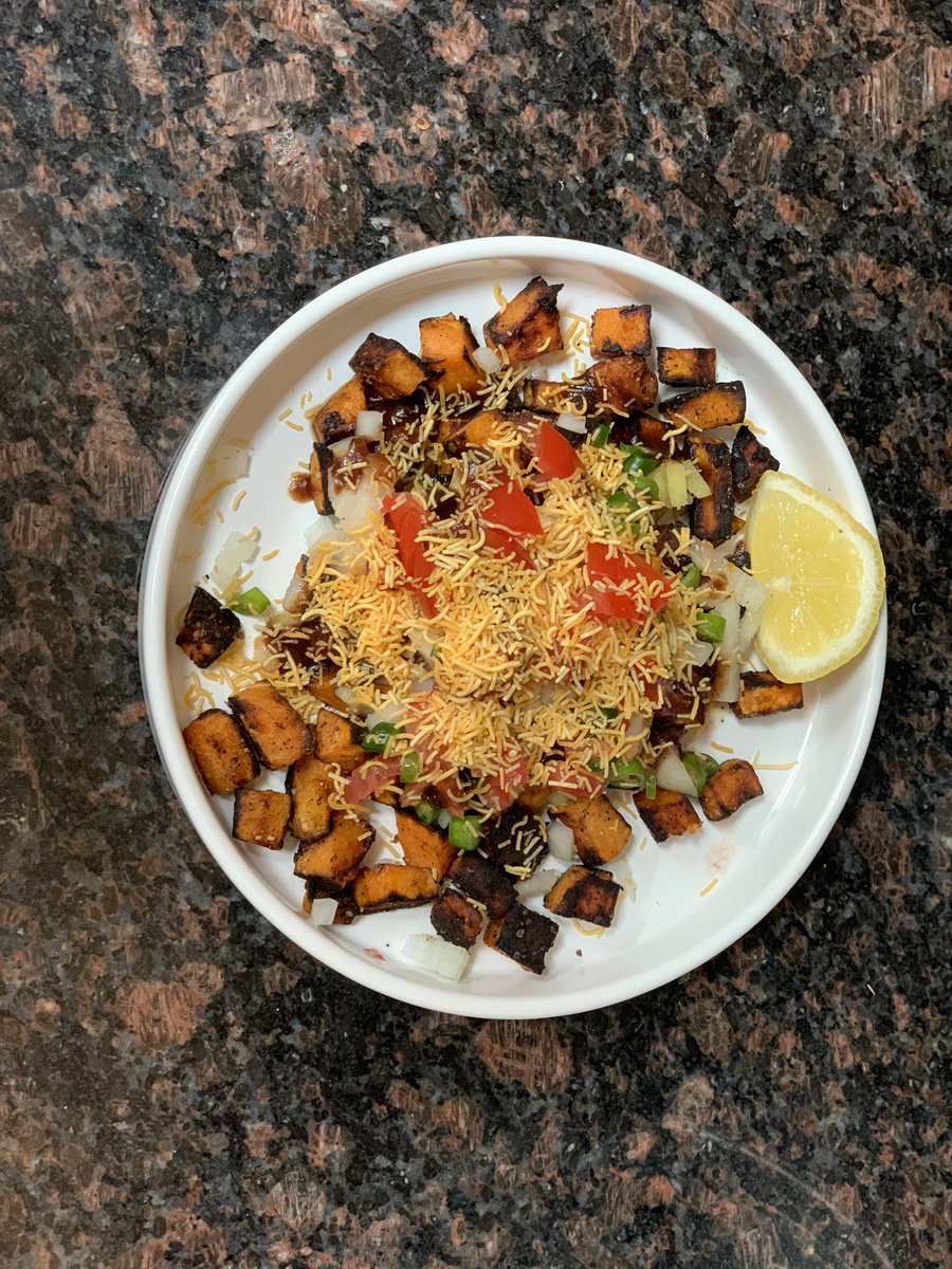 An easy fix sweet potato chaat for lunch. Cubed sweet potatoes sautéed in a bit of oil till crisp and served with layers of onions, tomatoes, chilies, tamarind chutney and some sev.  .
.
#indian #streetfood #chaat #sweetpotato #foodie #foodphotography #vegetarian #lunch #yum 
.