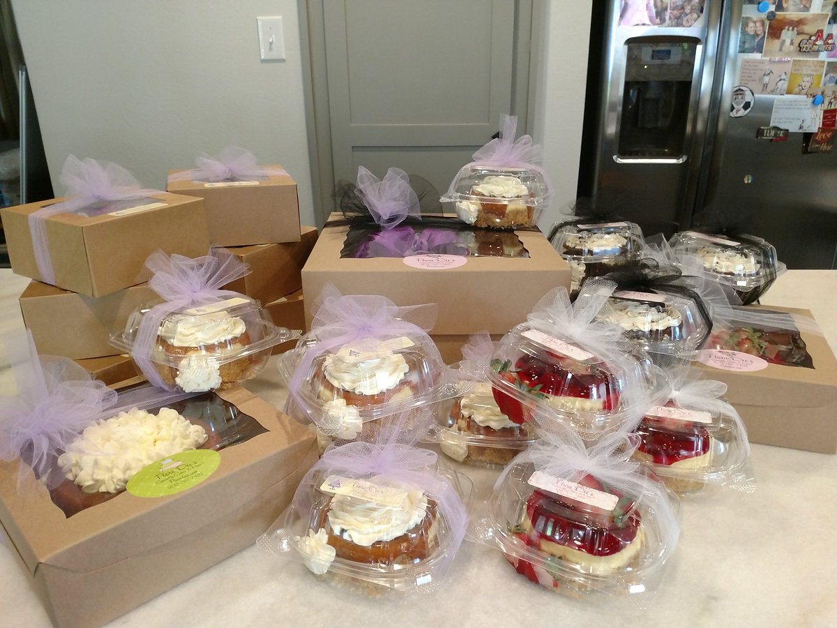 FloraDees2014's tweet photo. Hey Ginger! I've got your Cheesecakes Ready!
#FloraDees
#IKnowItsYum
#YouKnowItsYum 
#ComeGetYourFuckinCheesecake 
💖💖💖💖💖💖💖 https://t.co/Ef664bGarW