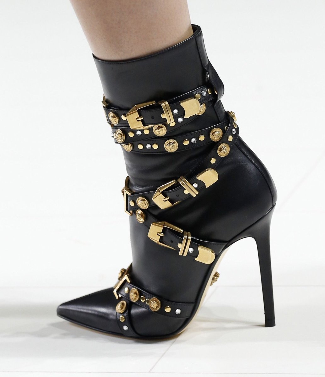 « Tribute boots » par Versace le sadomasochisme de ça 