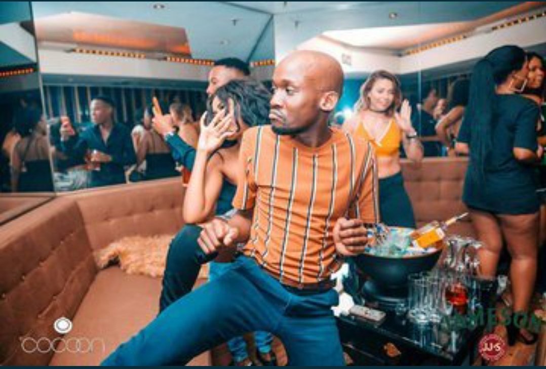 MzoTen10's tweet photo. Haosa jaive mmao wa loya🔥🔥dj cleo #LockdownHouseParty https://t.co/Sqtn99QXlG