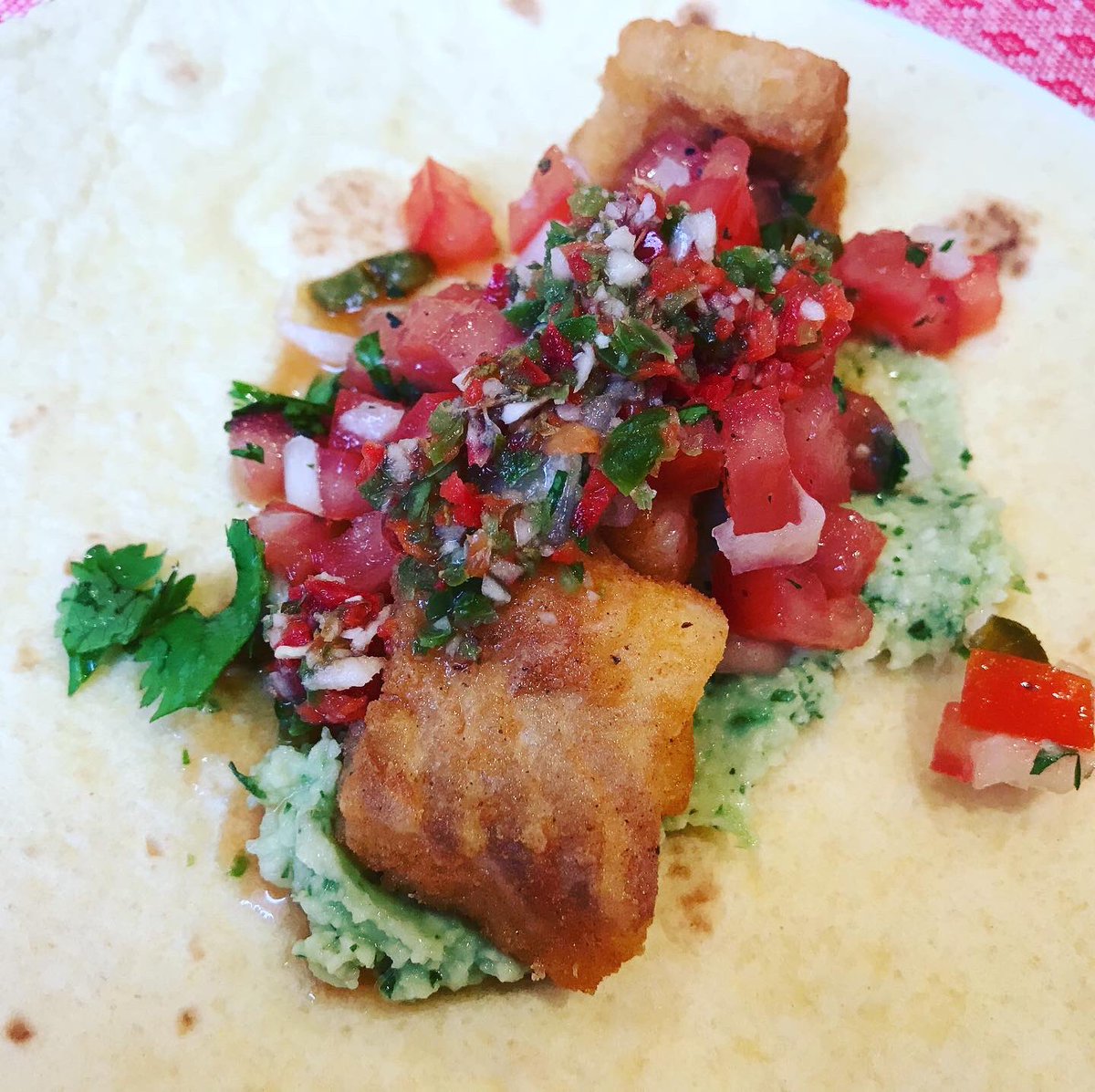 Nichola_Barron's tweet photo. Fish tacos. Guacamole. Homemade hot chilli sauce. Pico de Gallo.
🌮🌮🌮🌮 (I’ve had 4 tacos)
Another success from Where The Wild Cooks Go by @cerysmatthews.
#wherethewildcooksgo #friedfishtacos #fishtacos #tacos #newrecipe #homecook #cookthebook #whatsfordinner https://t.co/aJuRNgZ3VQ