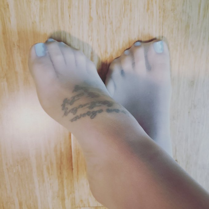 #StockingSaturday anyone? 😈👣  #feet #footfetish #feetpicsforsale https://t.co/7ztfvkg0wL<a href="/tag/stockingsaturday"class="tags">#StockingSaturday</a><a href="/tag/feet"class="tags">#feet</a><a href="/tag/footfetish"class="tags">#footfetish</a><a href="/tag/feetpicsforsale"class="tags"><span>#feetpicsforsale</span></a>