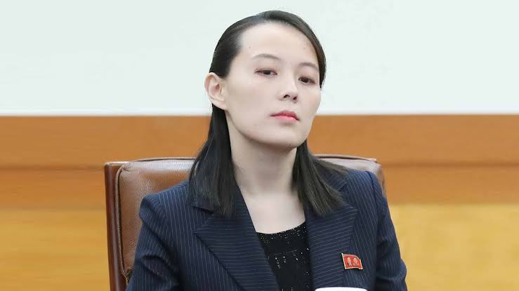 Drica_Rodriguez's tweet photo. Olha a cara da irma do Kim Jong-un gente parece aquelas trilogia qdo morre o vilão e vem um pior https://t.co/26rsbWwyoV