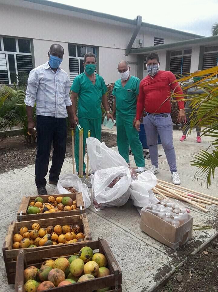 yudi_mercedes's tweet photo. #Donaciones llenas de amor para nuestros centros hospitalarios.#Campesinos Villaclareños vencedores dificultades. https://t.co/dP0hamQzyO