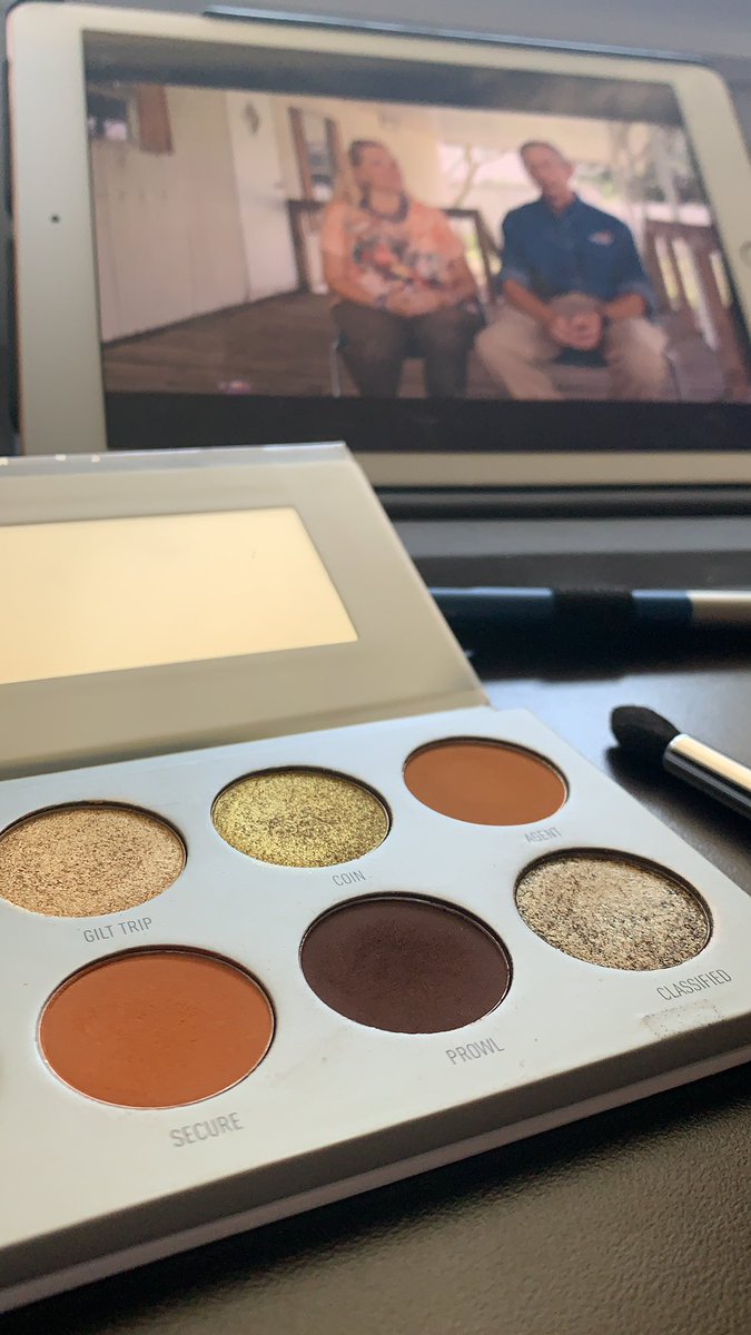 Using the shade Prowl from @Jaclynhill <a href="/MorpheBrushes/">Morphe</a> Vault collection while watching <a href="/netflix/">Netflix</a> Tiger King is a funny coincidence 🐅