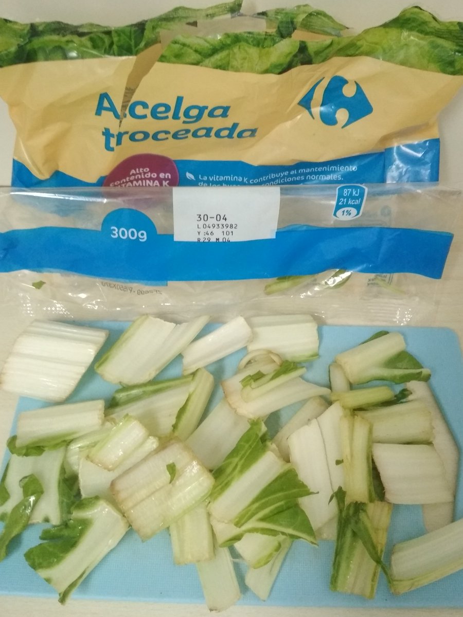 fervilo83's tweet photo. Que rico tallo de las acelgas @CarrefourES, por 300gr me llevo un producto de calidad!! https://t.co/9wJga1mhRg