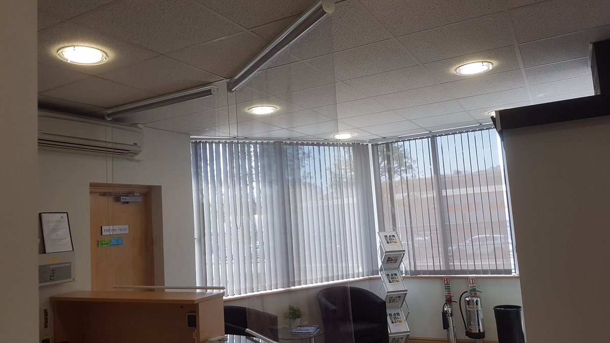 niiwindowblinds's tweet photo. @niiwindowblinds handcrafted blinds and shutter. Clear roller blinds shield available for receptions etc.👍 https://t.co/ydEcVPV2X6