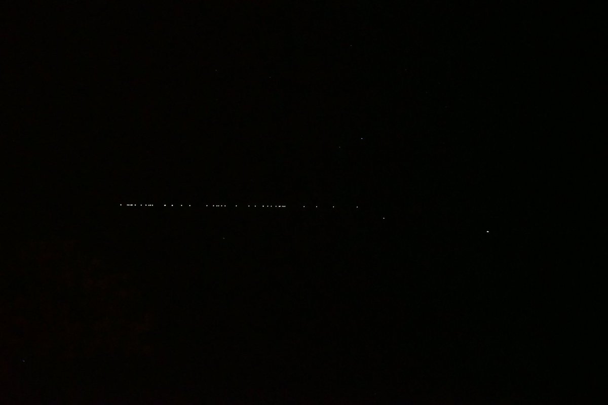 hexanibal's tweet image. Got to see the Starlink train from France yesterday!
@Erdayastronaut @elonmusk