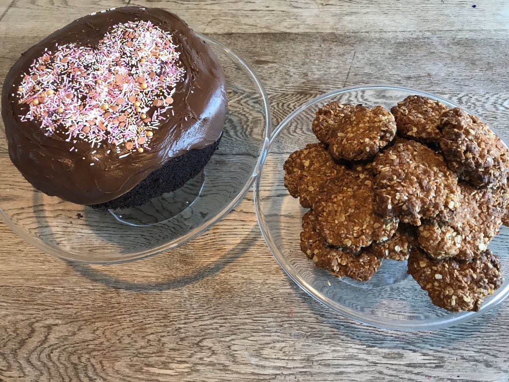 Kathryn71357412's tweet photo. Bake off completed @VBanks_NHS! Donated and nominated 5 more friends all for a good cause - raising funds for my incredible colleagues, having worked tirelessly to save lives, who are truly epic! #MTWBakeOff, #MtwCharity https://t.co/F4v2YJ7Ugh