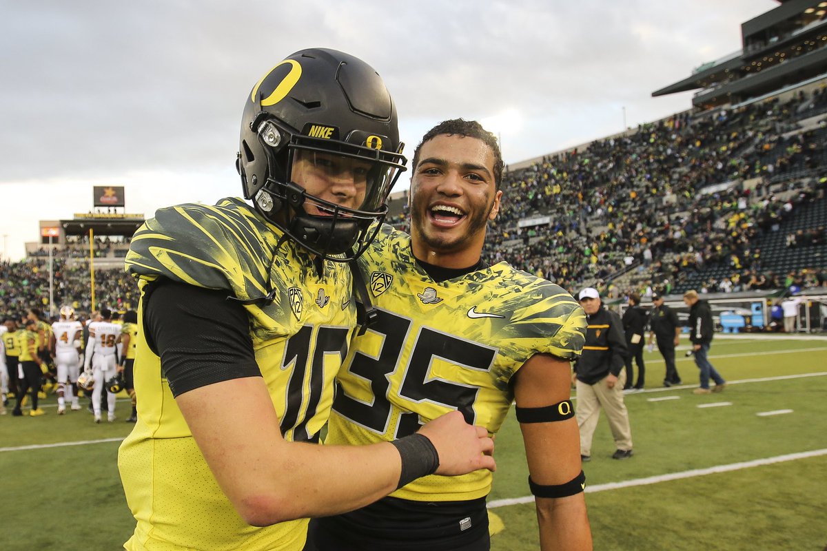 oregonfootball's tweet photo. From true freshmen to #ProDucks. 

Thank You, 1️⃣0️⃣ &amp; 3️⃣5️⃣. 

#GoDucks https://t.co/D3frmQlVq7