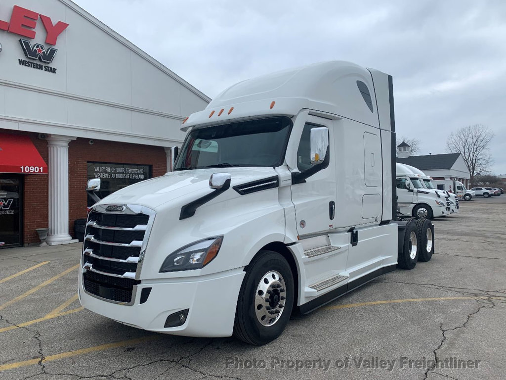 Valleyftl's tweet photo. (3) 2021 Freightliner CA126SLP w/ Detroit 5.0 available! #freightliner #DT12 #DD15 #505HP 

Call 216-267-4800 https://t.co/30JkPin9Qe
