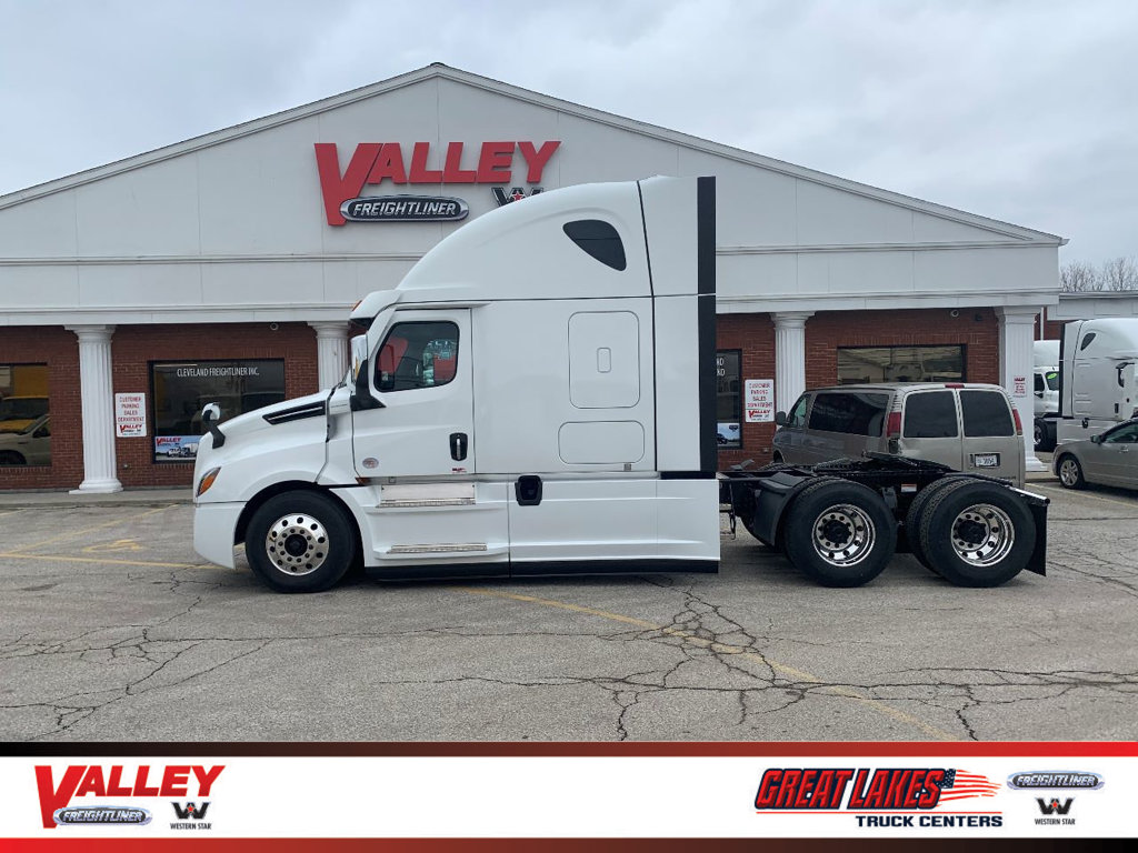 Valleyftl's tweet photo. (3) 2021 Freightliner CA126SLP w/ Detroit 5.0 available! #freightliner #DT12 #DD15 #505HP 

Call 216-267-4800 https://t.co/30JkPin9Qe