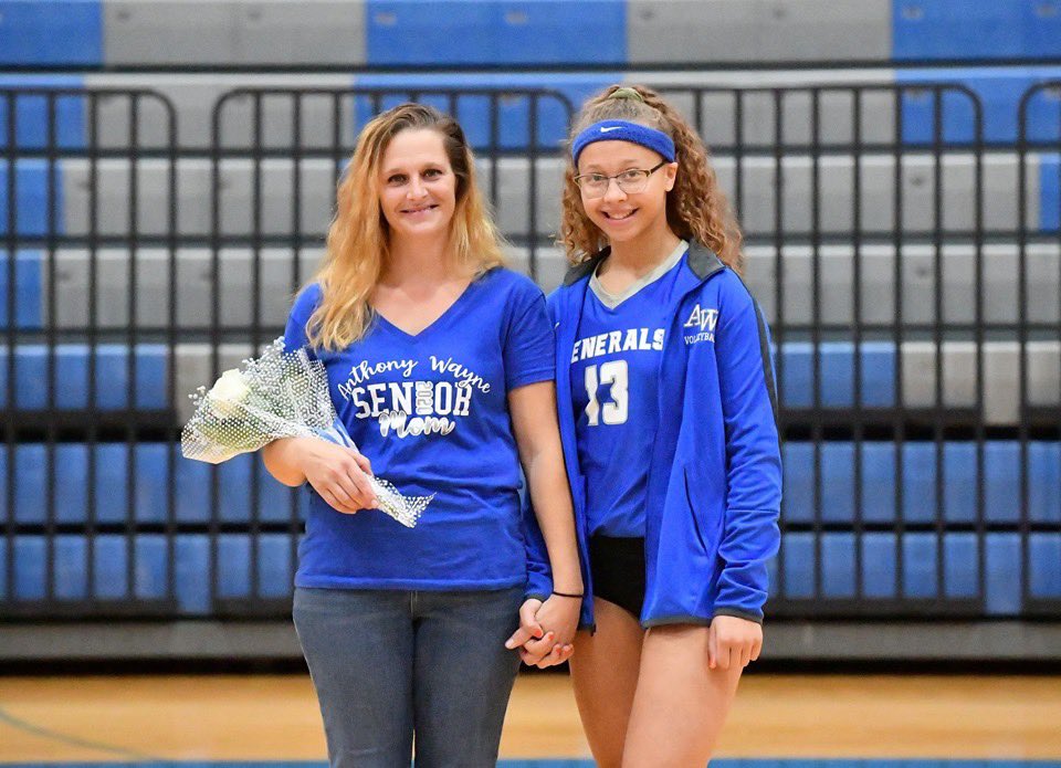 ainsleyeloise's tweet photo. So excited to officially announce my commitment to play Volleyball at Adrian College!! Thank you to all who have been there for me to get to where I am now. I can’t wait for the next 4 years as a Bulldog!! @AdrianWVB @peanutiest @AWVball https://t.co/I6rYNhBL3g