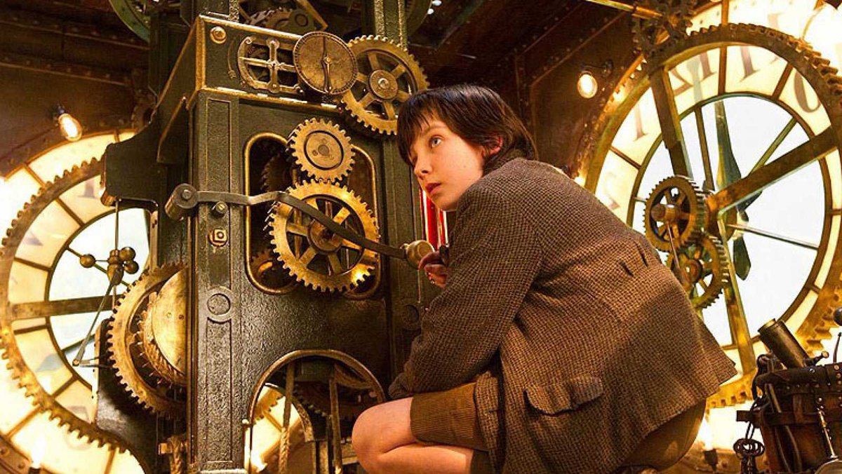 #7 - Hugo Cabret de Martin Scorsese (2011)Hugo est un orphelin de douze ans qui vit dans une gare. De son père il ne lui reste qu’un étrange automate dont il cherche la clé en forme de coeur afin de le faire fonctionner. Un conte de Noël aussi magique que magnifique...