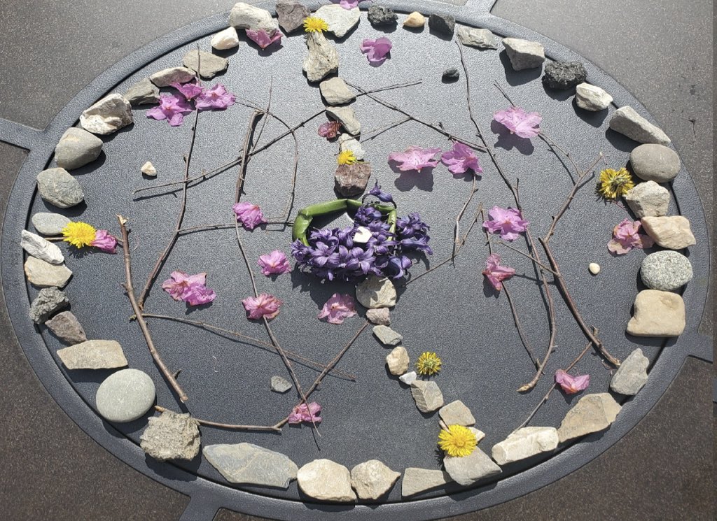 ARThyberg's tweet photo. What a beautiful week of art! Beekman artists created artwork inspired by nature for Earth Day 🌎. Check out our digital art show! https://t.co/CeeqCY1rYE https://t.co/11kztJw9kY