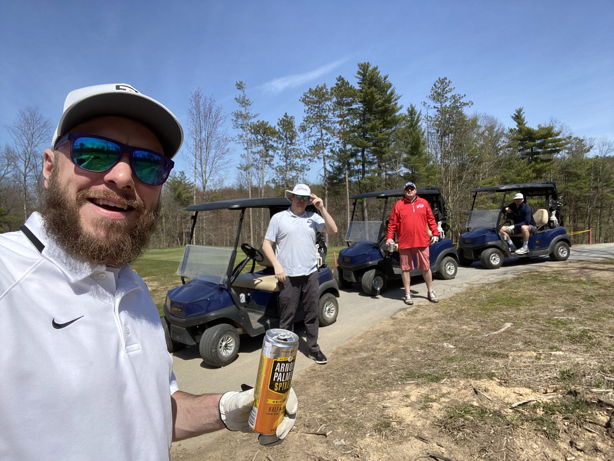 p2theslingshot's tweet photo. What else can we do? #socialdistancinggolf https://t.co/D7dL66TbB3