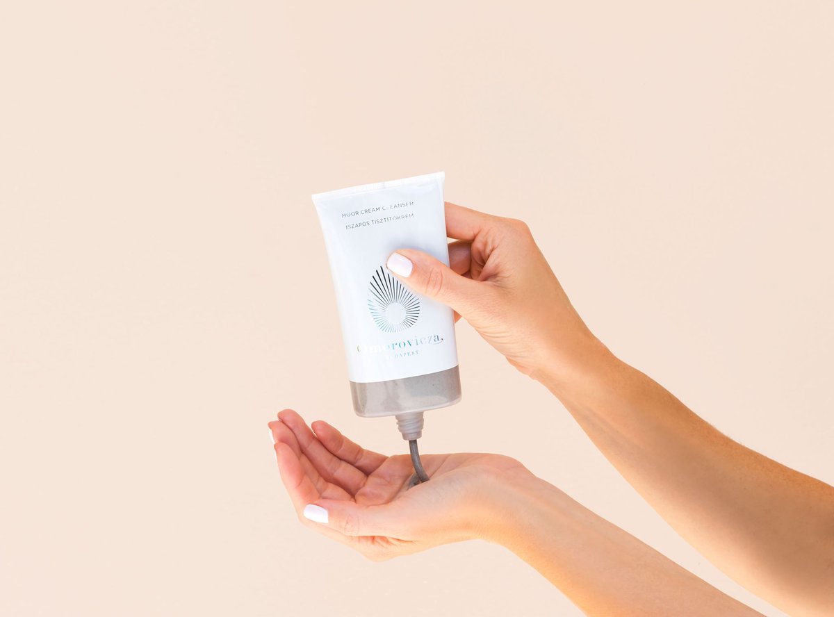 Skin_Oracle's tweet photo. A classic cream cleanser with detoxifying and purifying Moor Mud, plus Zinc Oxide to regulate sebum production and soothe skin.

Shop @Omorovicza online now at Skin Oracle.

https://t.co/d7Fr0jJJKb https://t.co/IXrLEF8AMB