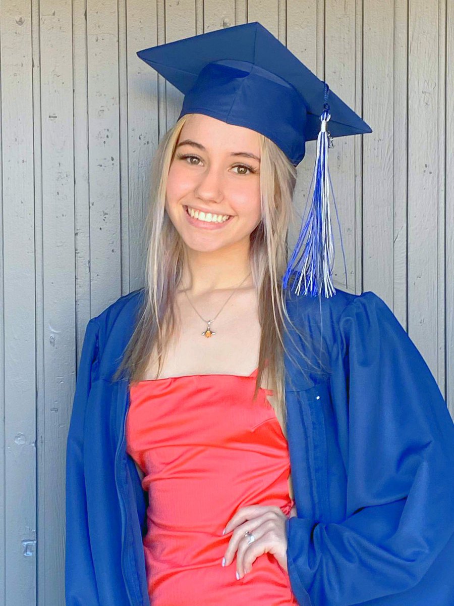 KearstenRiley's tweet photo. 👩🏼‍🎓👩🏼‍🎓 https://t.co/gL9i6DusyM