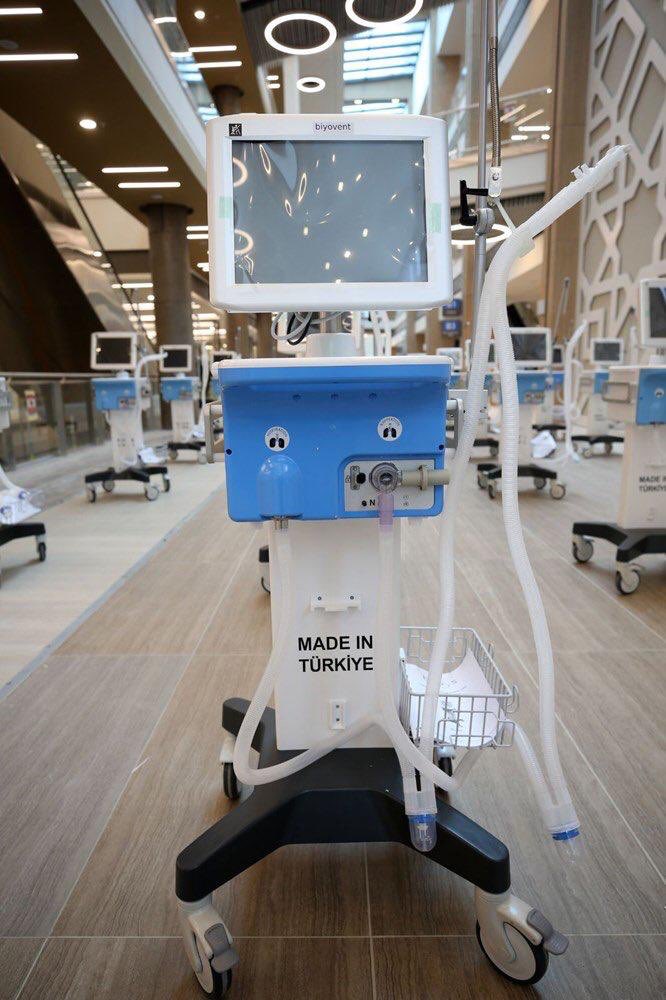 Gulnuray's tweet photo. On the left, Turkey’s first ventilator - produced in 14 days, first batch of 100 delivered, 5000 to be mass produced by end of May. On the right, Turkey’s 2nd nationally produced ventilator, aims to produce 500 a week.
Made in TÜRKİYE 🇹🇷
#ÜlkemleGururDuyuyorum https://t.co/SidxpGC1jl
