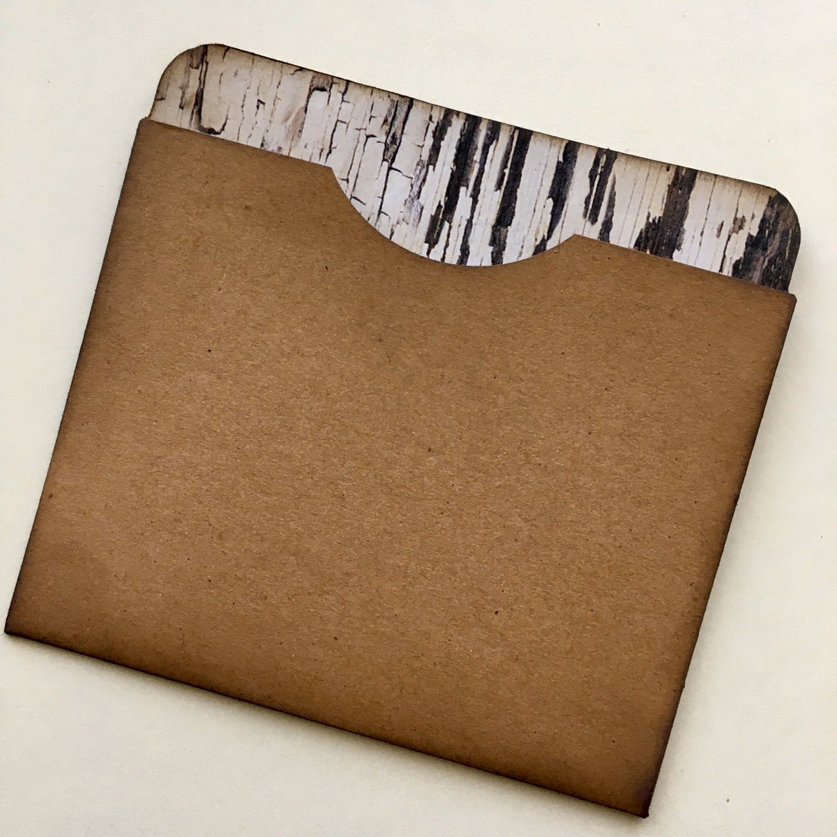 Papercutsnsuch's tweet image. Did you ever have a project start out great in your head and then didn’t go well when you started working on it? That was my day today🤔BUT I was able to salvage some of it and these pockets are working out nicely. #librarypockets #junkjournalpockets #justrollwithit