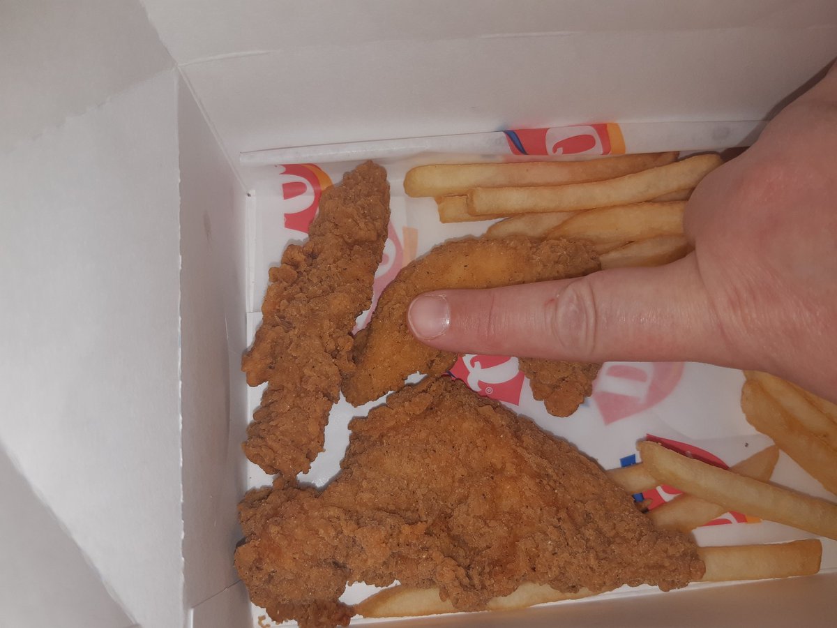 layla_greer's tweet photo. You're getting a little cheap on the chicken DQ. #supper #notonadiet #DQNB https://t.co/ggO76Gvz7b