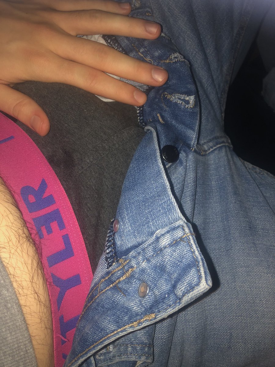 Ericishorny's tweet photo. hi everyone, just checking in to tell you that i’m temporarily offering a discount on my onlyfans for you so you can now get 30 days for only $5 😈😉https://t.co/d1QEMWhGry https://t.co/FpTrZ3272T
