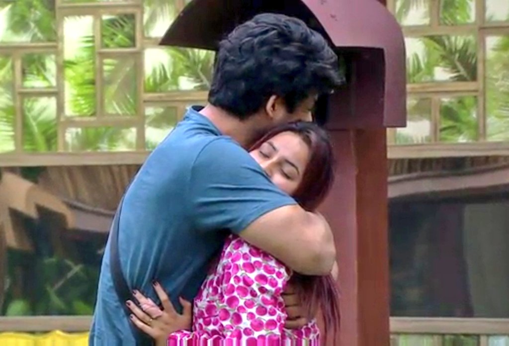 PritiKaurAujla's tweet photo. Power Couple Ek Hi Hai..

#IIA2020SidNaaz https://t.co/nIxVTWdBHv