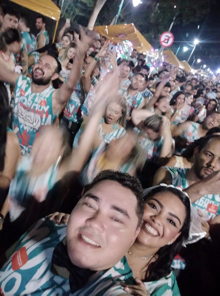 marcosibeiro's tweet photo. Galera de São Luís-MA morrendo de saudade dessa aglomeração, correndo atrás do trio de @BellMarques . (Foto: Vumbora - Micarina 2019) 
Marcos e Thais Ribeiro

#SkolNaLiveDoBell https://t.co/UOQOOL1F21