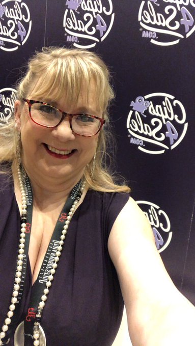 #sexySaturday to everyone!! Missing being out in public, meeting new people at the @clips4sale booth<a href="/tag/sexysaturday"class="tags">#sexySaturday</a>