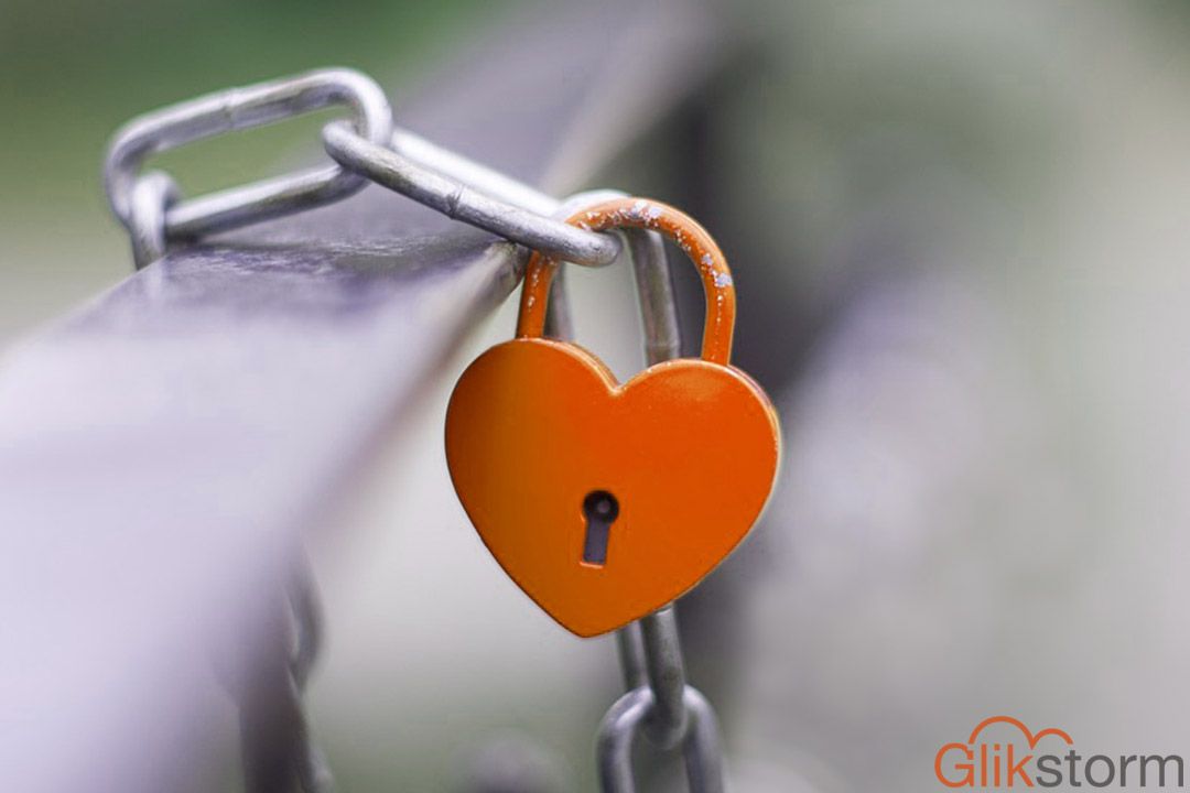 Glikstorm's tweet photo. It is possible to build public trust in your company using online reviews and social media. Do you know how? https://t.co/n94xw1QzAx https://t.co/kkuhWOr9BY