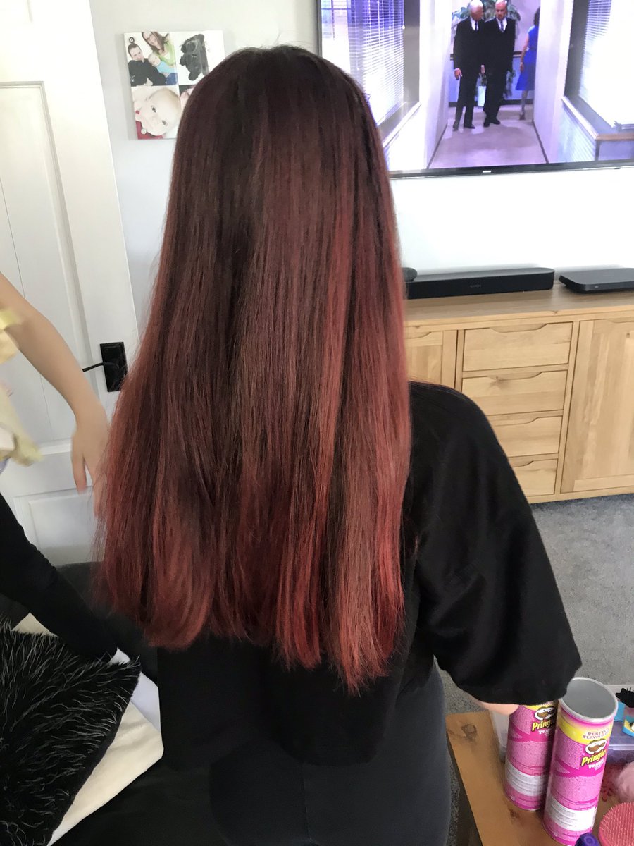 DonnaDay0's tweet photo. Being artistic and creative colouring hair today @HbkYear https://t.co/XZ8rbuV0qt