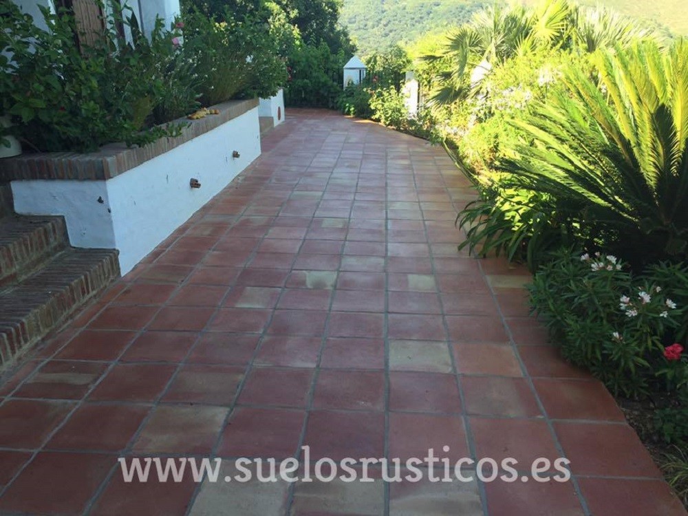 SuelosR's tweet photo. Tratamiento suelo de barro en exterior. https://t.co/BavupUUcsz