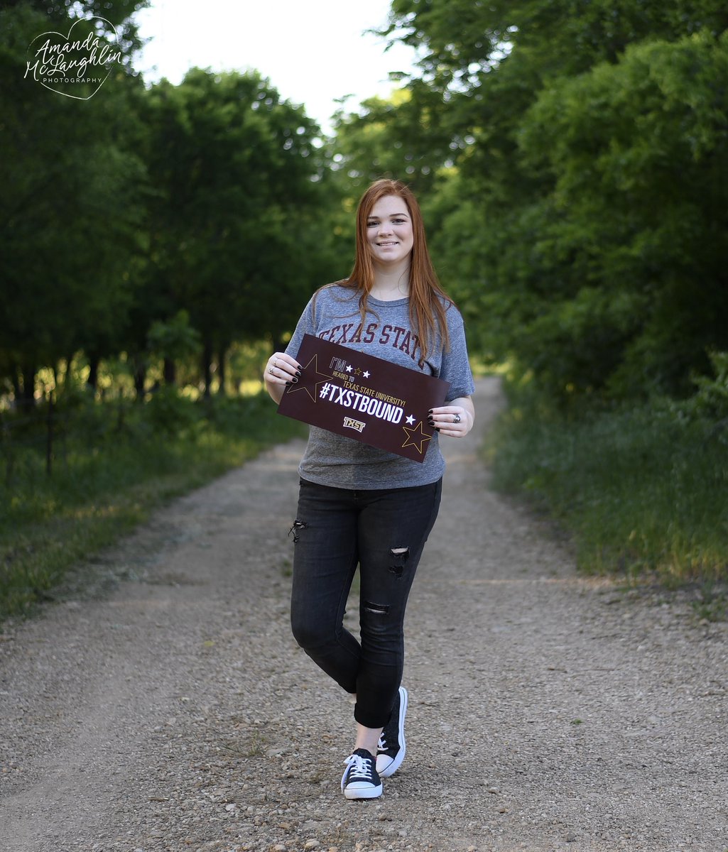 Ladysooner17's tweet photo. 💖SNEAK PEEK💖
This beautiful young lady right here is one of a kind! She has a heart of gold, but don’t cross the line with her 😉  She reminds me of ME ☺️    
She has a bright future ahead of her! 
@O_Kate_R   @corithomason  
#SENIOR2020 #VV #KATE #TXSTATEBOUND https://t.co/YkRrr5oT9I