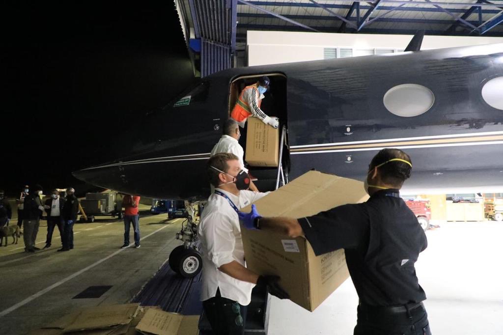 GonzaloCastillo's tweet photo. Con la llegada de dos aviones de @Helidosa cargados con 200 mil mascarillas KN95 y otros insumos, traídos desde China, seguimos aportando para continuar la lucha contra el #COVID19. Actuando a tiempo ayudamos a salvar más vidas. Vamo' arriba. ¡A trabajar! 

#DominicanosUnidos https://t.co/hehpCSETnN