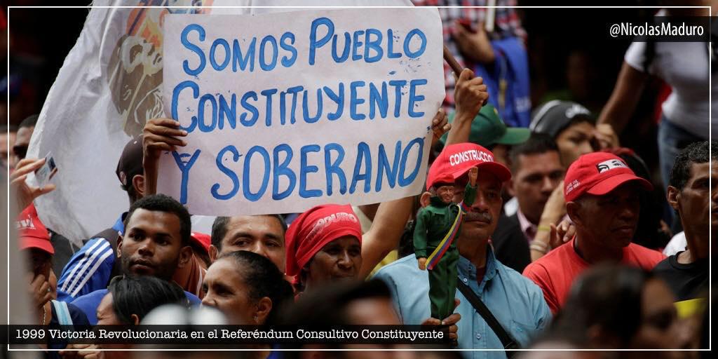 NicolasMaduro's tweet photo. Hace 21 años se realizó el primer referéndum consultivo de nuestra historia, que permitió abrir el camino para la refundación de la Patria. Con ese espíritu victorioso y democrático de 1999, seguiremos junto al pueblo, por los caminos democráticos. ¡Viva el Comandante Chávez! https://t.co/BZNDCBSmBx