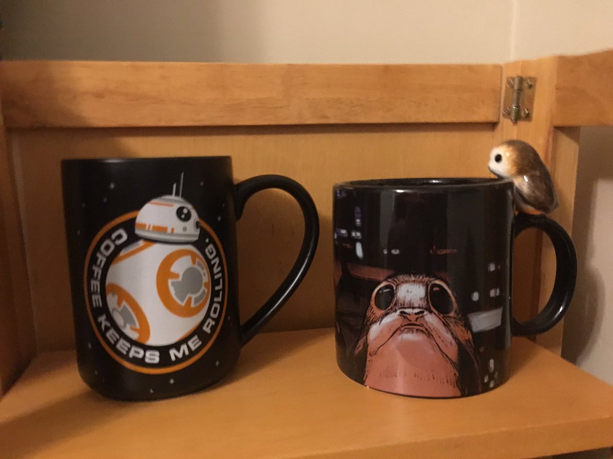 Kamiduu's tweet photo. #StarWars mugs are one of my fav things to collect. ☺️ Here’s part of my collection. @KristinBaver #ThisWeeksMugs https://t.co/rTte6WTnQz