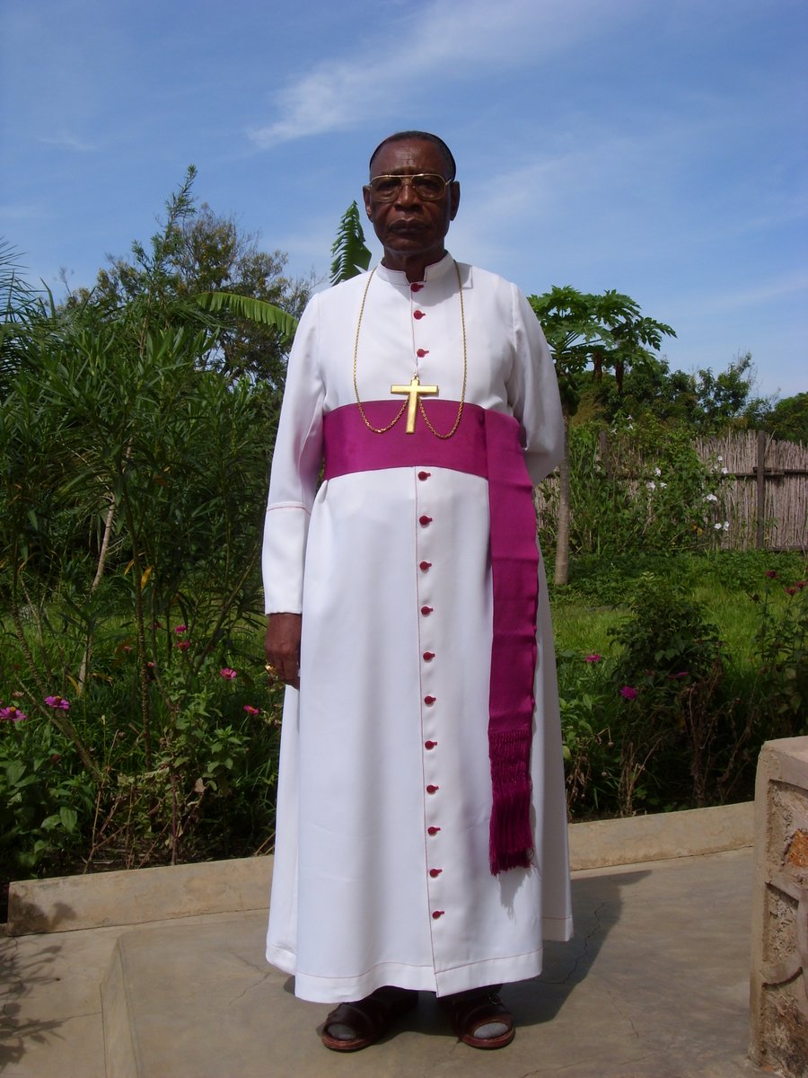 After the deaths of so many European missionaries, the Spiritans Africanised many in their hierarchy. Monseigneur Jérôme Nday Kanyangu Lukundwe (1929-2011) took over much of the running of the Kongolo diocese even if he was enthroned as a bishop in 1971.