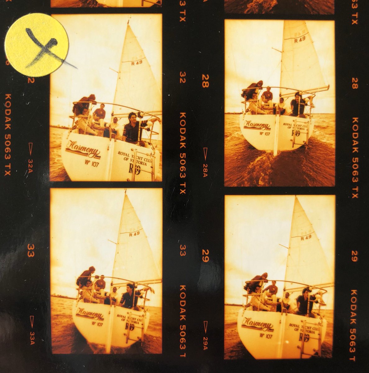 TheAvalanches's tweet image. Steve Gullick photo shoot - 2000 

#TimsTwitterListeningParty #sinceileftyou