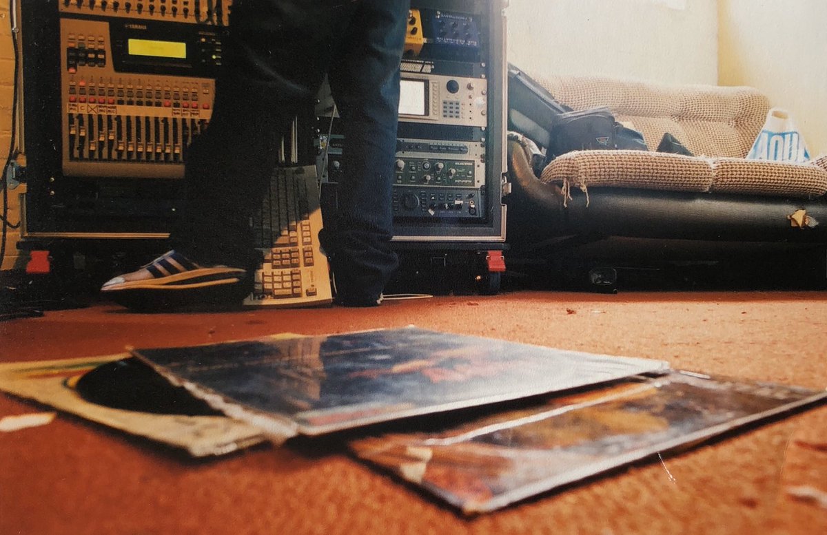 TheAvalanches's tweet image. LITTLE JOURNEY - Robbie at work , 2000 #TimsTwitterListeningParty #sinceileftyou