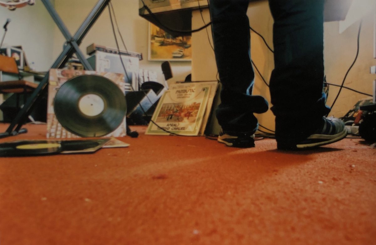 TheAvalanches's tweet image. LITTLE JOURNEY - Robbie at work , 2000 #TimsTwitterListeningParty #sinceileftyou