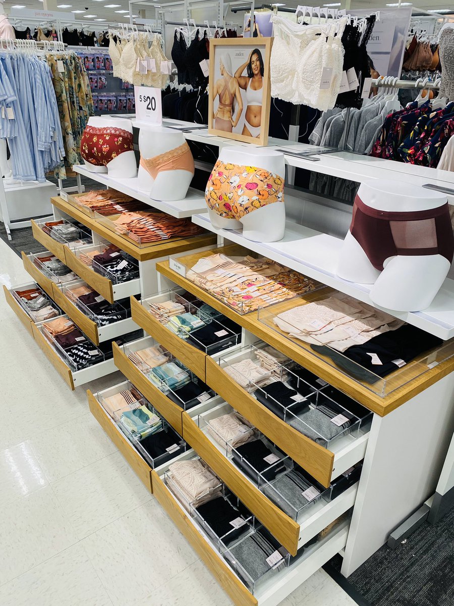 Intimates owner Bailey, putting the dedicated in DBO! Zone on point!  🙌🏻🙌🏻😍@JPDixon77 <a href="/KevinKaminski10/">Kevin Kaminski</a> <a href="/AshMo2357/">Ashley</a> <a href="/Carrie_Kay31/">Carrie Pittman</a> @ArielRolling