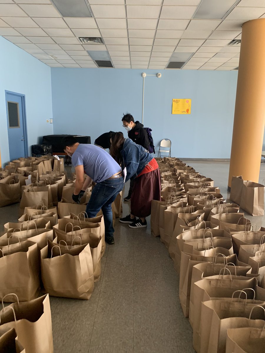 It made me feel better and relieved that there are people willing to help. I owe them so much. Everyday we have so many helpers. Today I want to thank again our local food pantry Vision Urbana for helping our community. We want to thank  @InvHandsDeliver and their volunteers. 2/