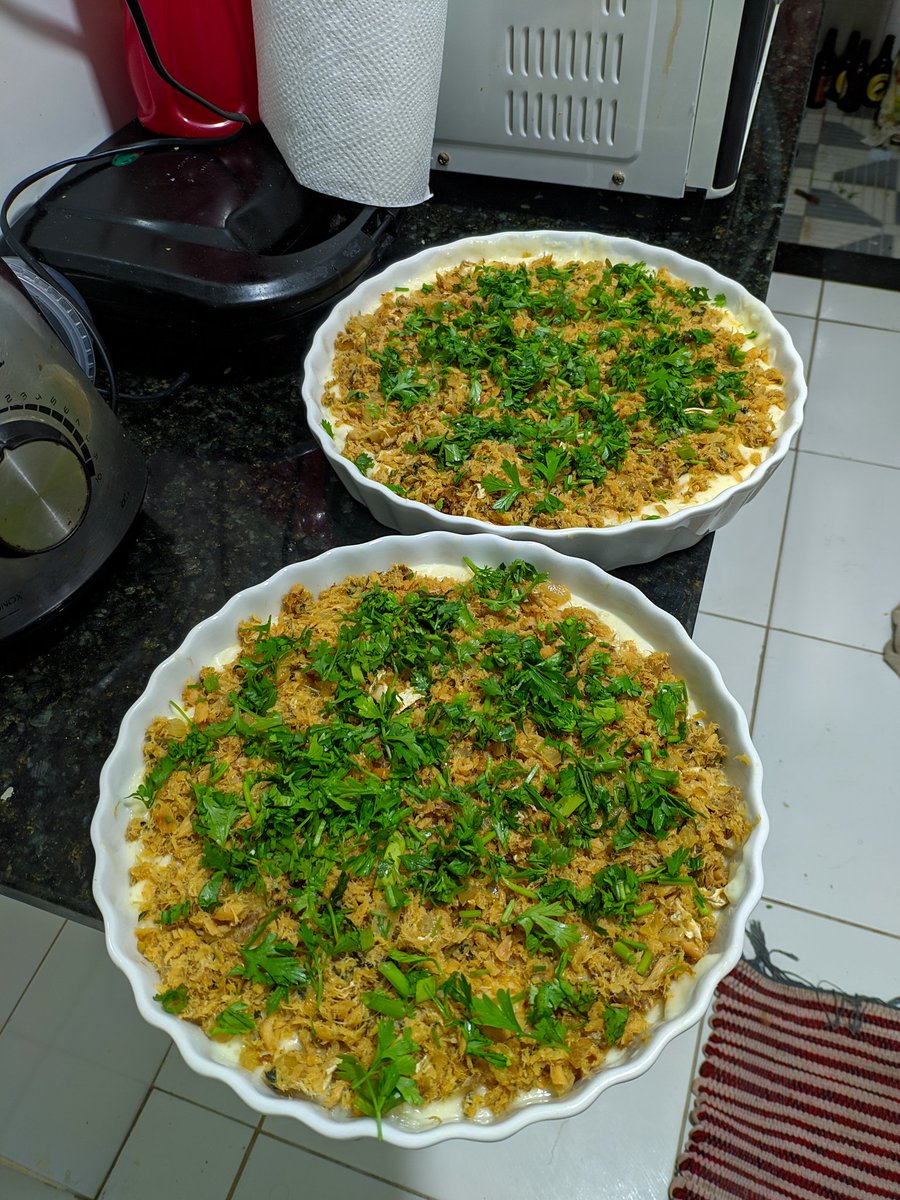 andreafrf's tweet photo. Fiz até um escondidinho de bacalhau pra comemorar as três fadas na final do #bbb20 #euacreditoemfadas https://t.co/fiQ5xjlKwt