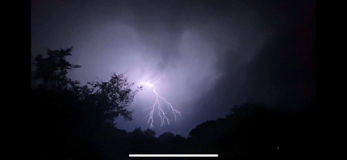 BigMikeXT's tweet photo. @JaredHatch8 @TxStormChasers @EarthandClouds Mission Bend, West Houston https://t.co/Hw4KEQkcWQ