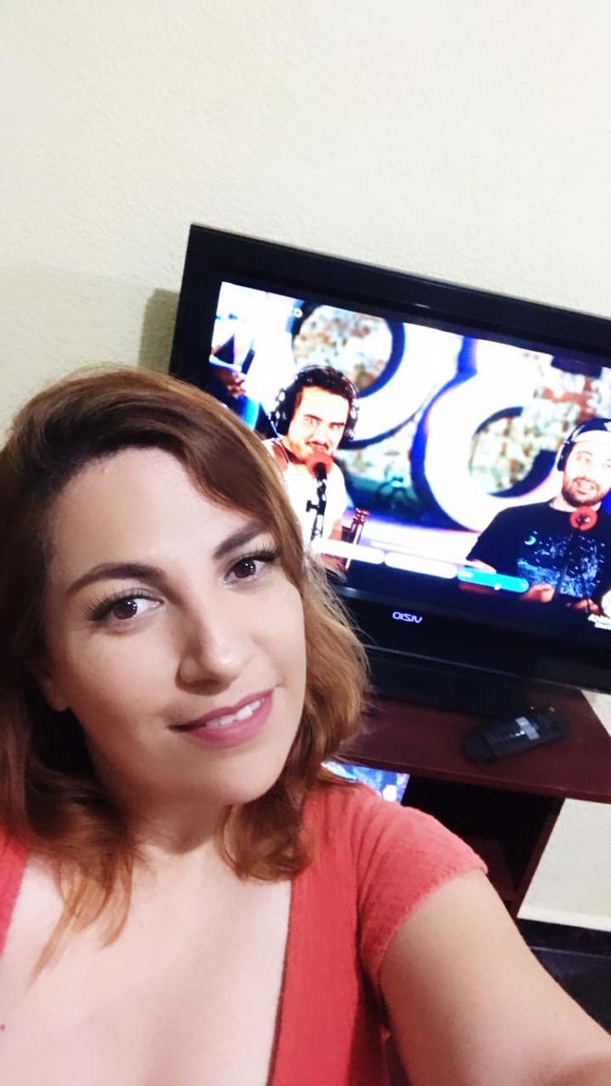 normitiki's tweet photo. Aquí viendo #CotorrisaEnCasa ❤️ https://t.co/dUmmvGFmij