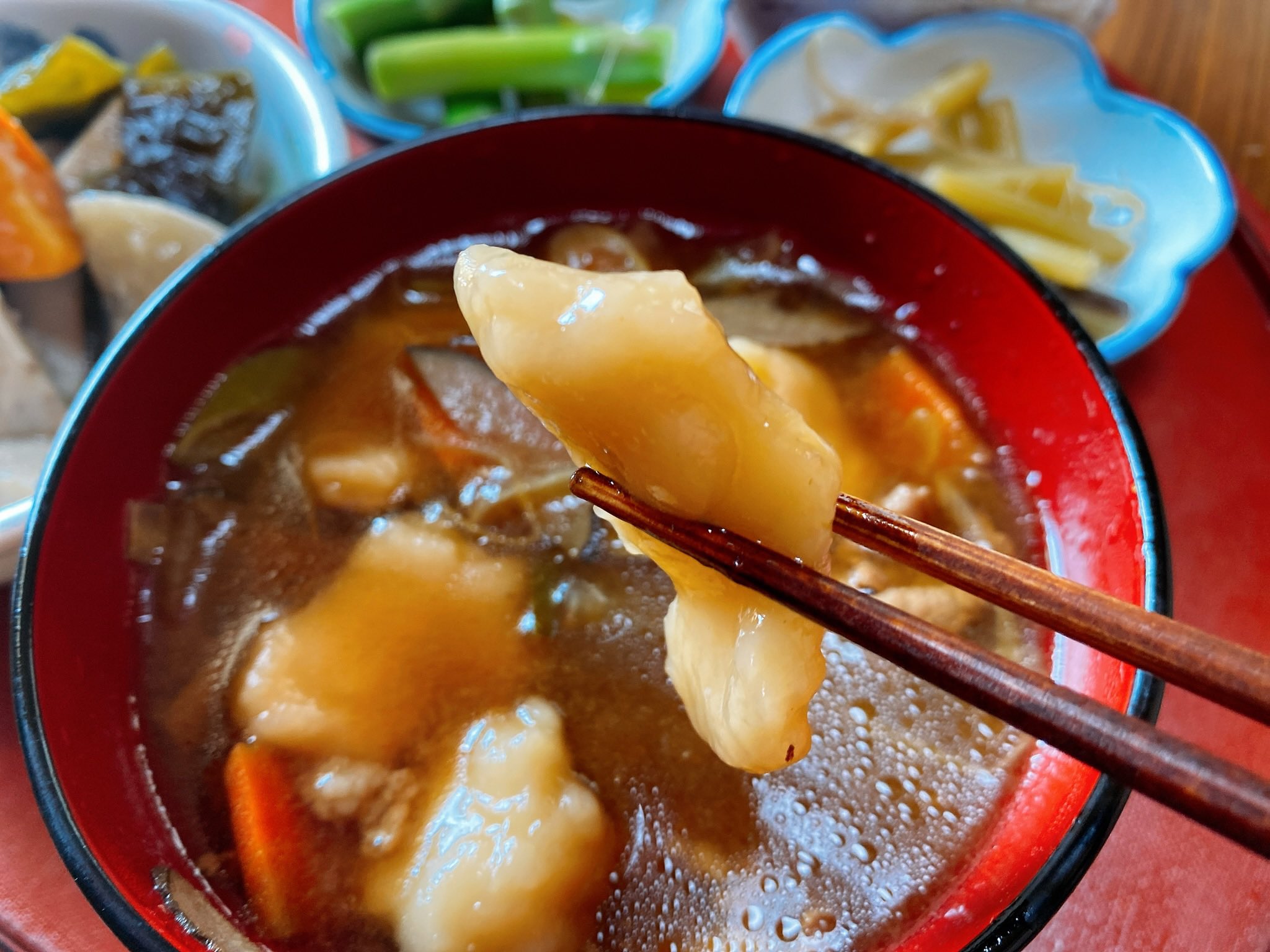 小桜舞子 今日のお昼ご飯は すいとん を作りました ゴボウとにんじんと大根と豚こま入りです もちもち プルプル 美味しい すいとん ひっつみ はっと つめり とってなげ おだんす ひんのべ 呼び方 いろいろ 郷土料理 日本料理 小桜舞子