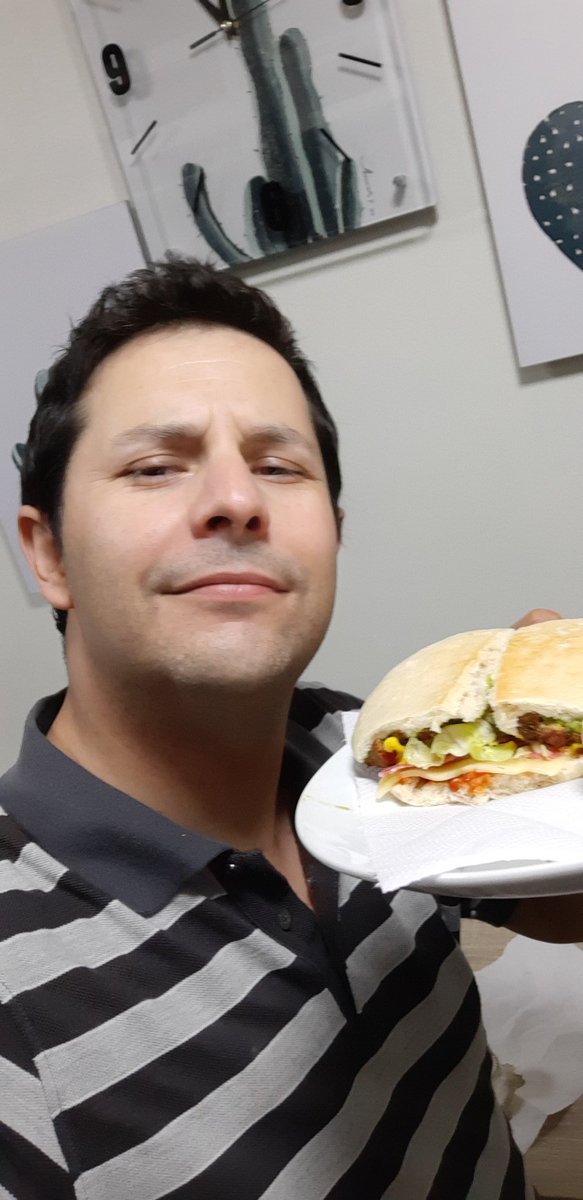 fdoporter's tweet photo. Me inspire definitivamente #sandwich #marraqueta #palta #salame #tomate #lechuga #tocino #queso #croquetas #mayoajo #mayonessa #ketchp #mostaza y un toque #aceitedeoliva + #cerveza #elijevivir🐷 #cuarentena #QuedateEnCasa https://t.co/bJAdwtHGLm